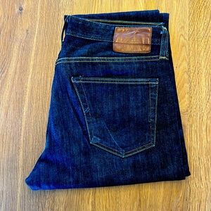 Men’s AG Jeans The Graduate size 33x32. Great condition